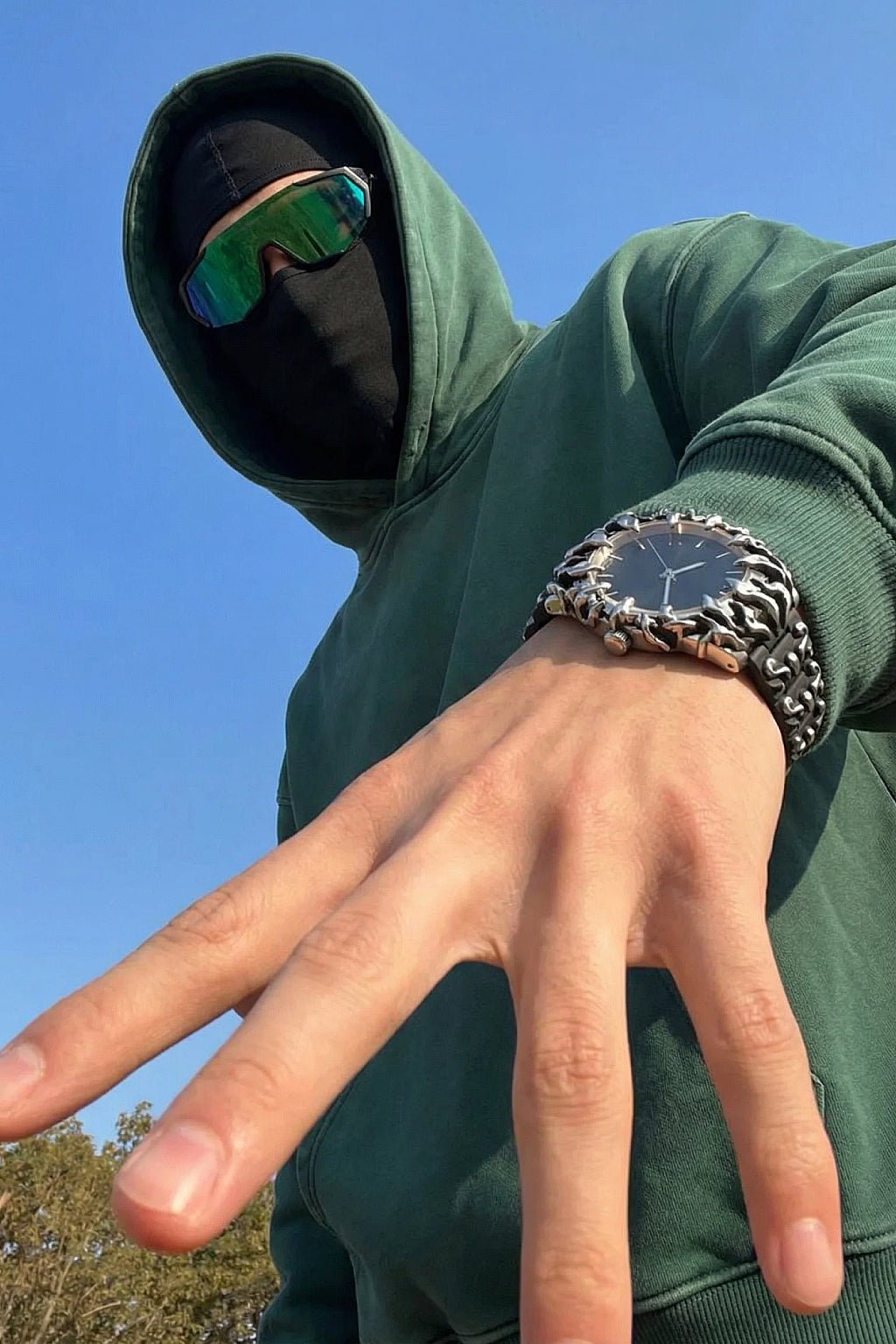 Montre à griffes - y2k streetwear